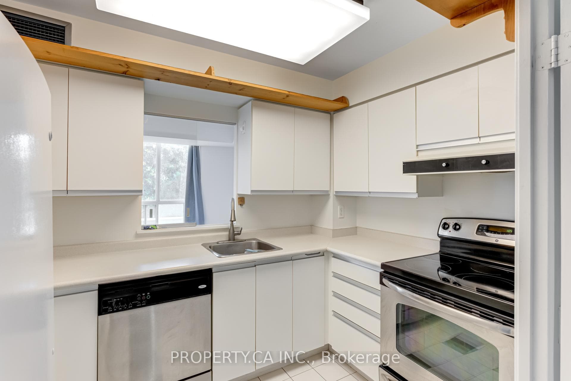 21 Overlea Boulevard Unit 201 photo 20