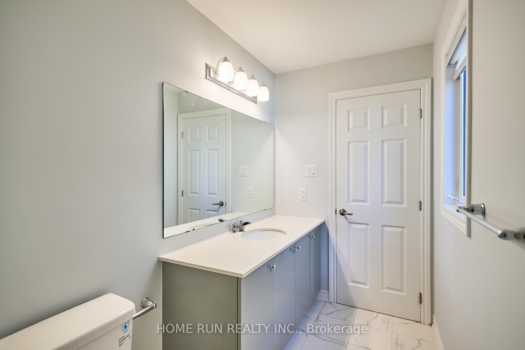 761 DERREEN Avenue photo 34