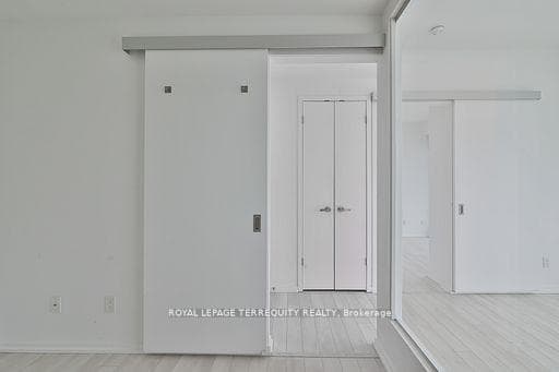 197 Yonge Street Unit 2709 photo 13