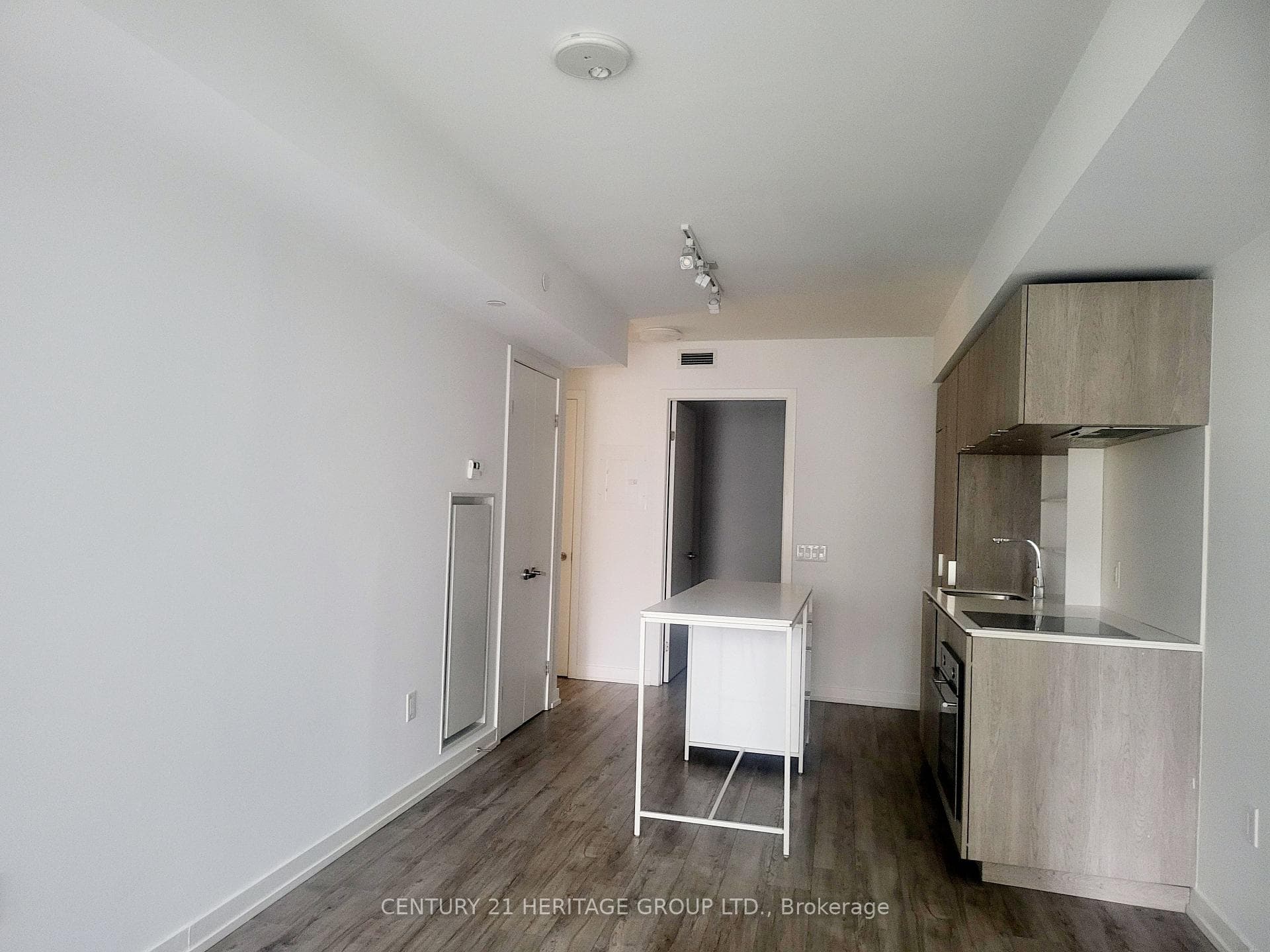 77 Shuter Street Unit 613 photo 8