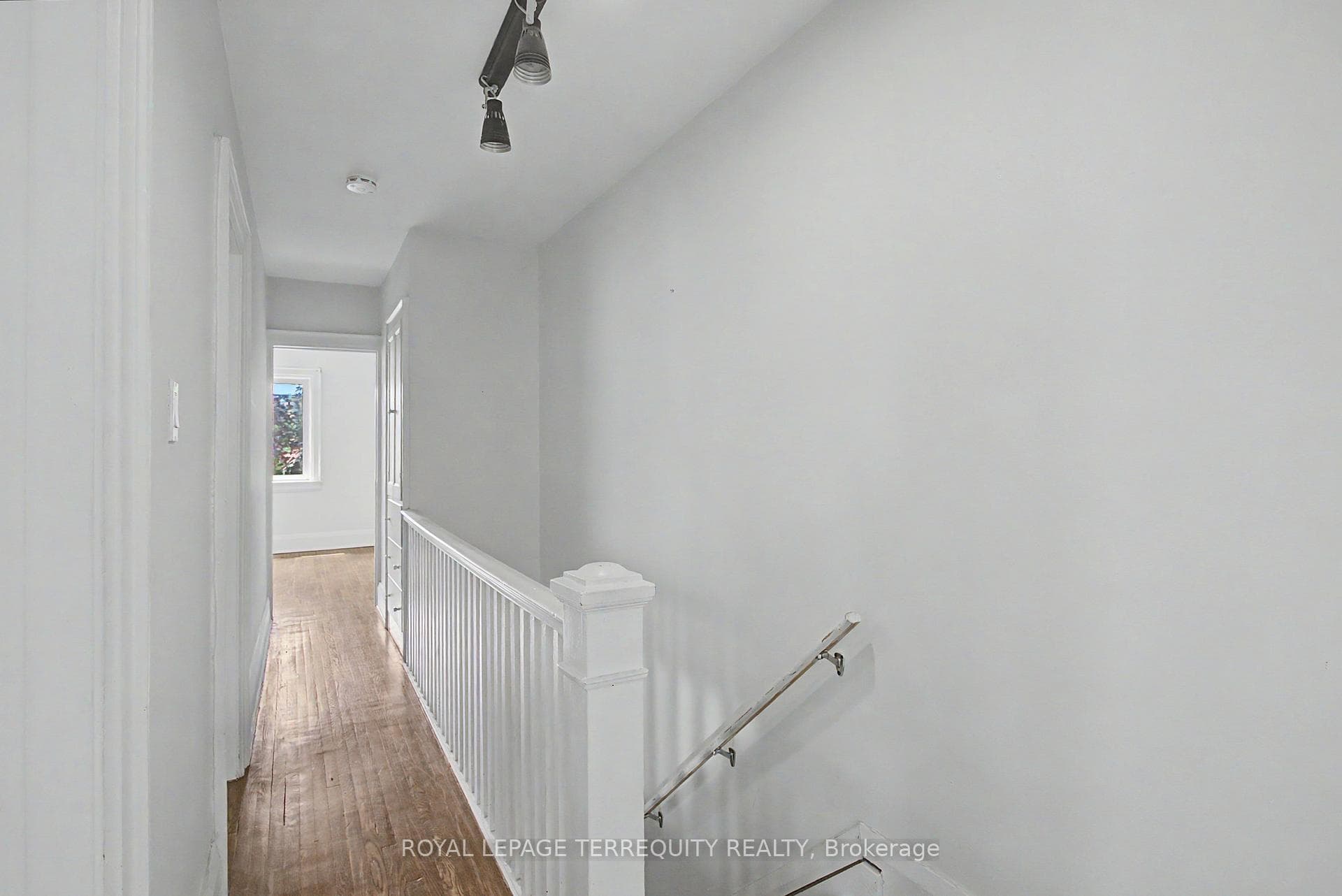 122 Ascot Avenue photo 24