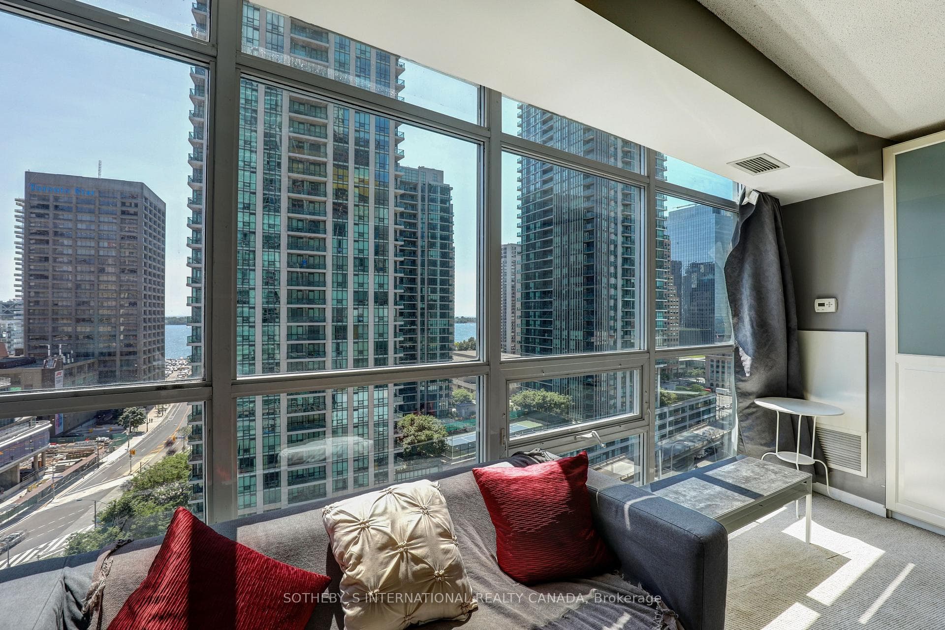 18 Yonge Street Unit 1512 photo 10