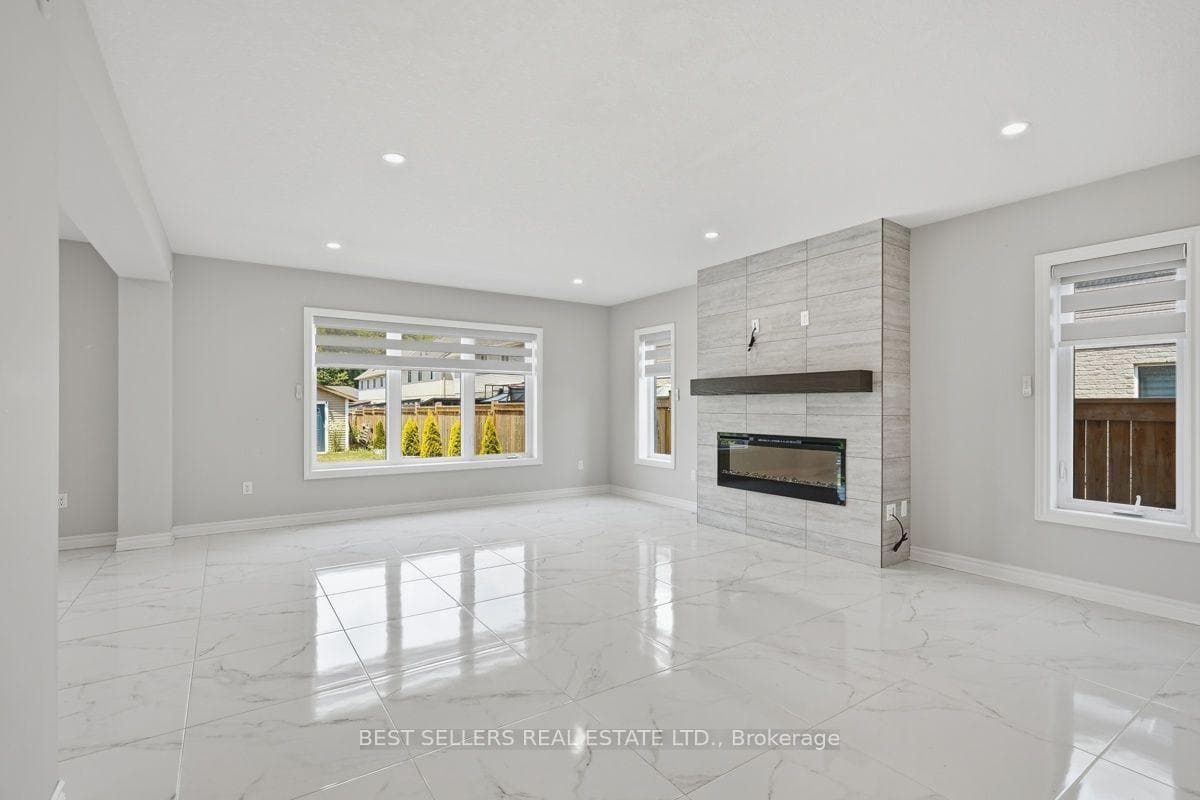 22 Weir Crescent photo 9