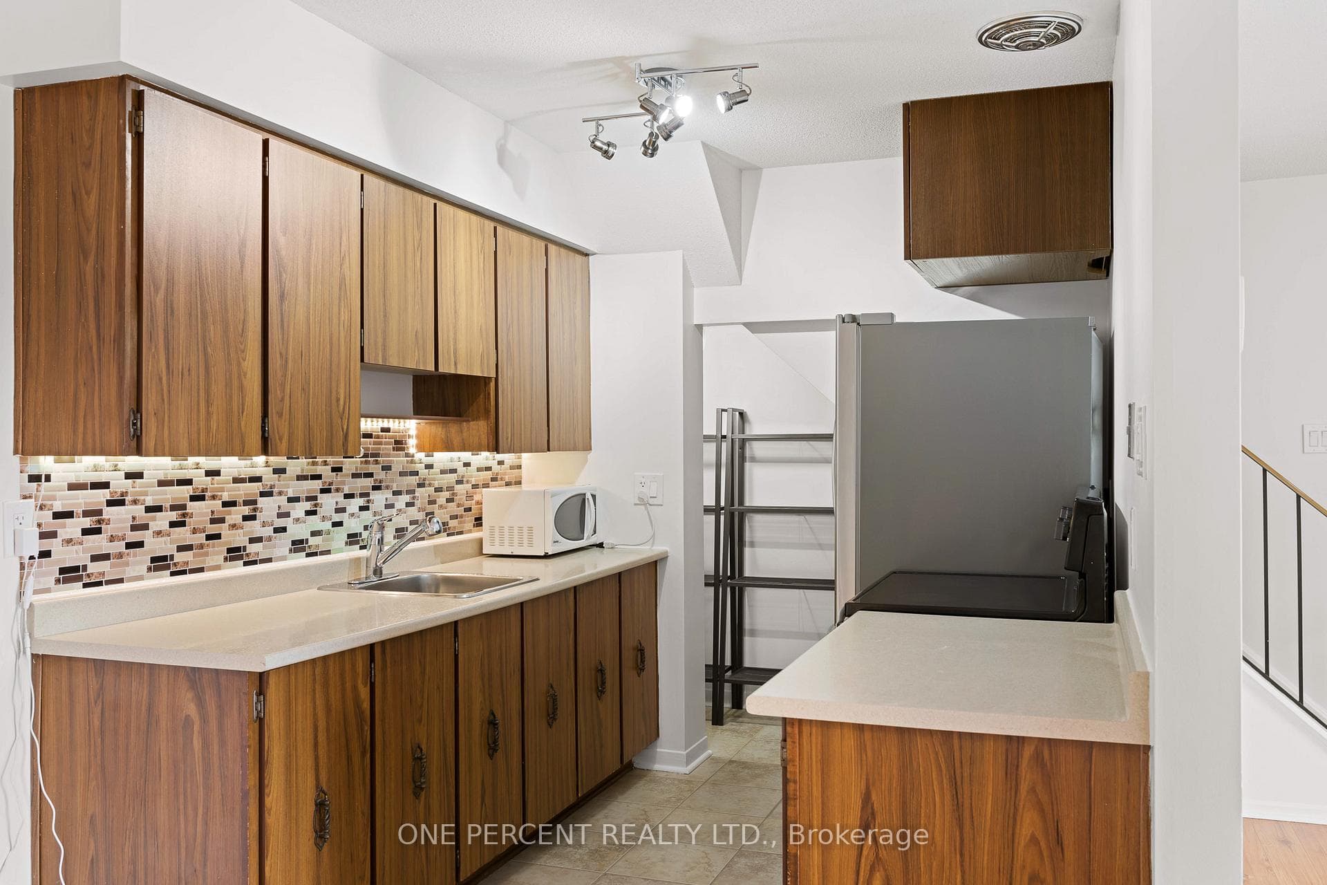 2640 Draper Avenue Unit 11 photo 9