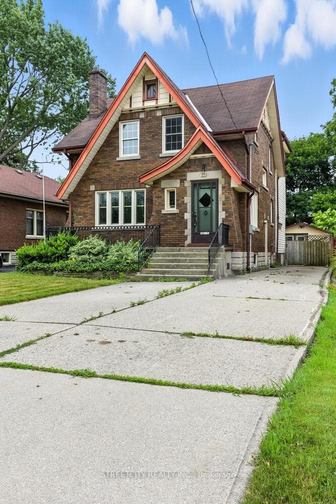1235 King Street photo 2