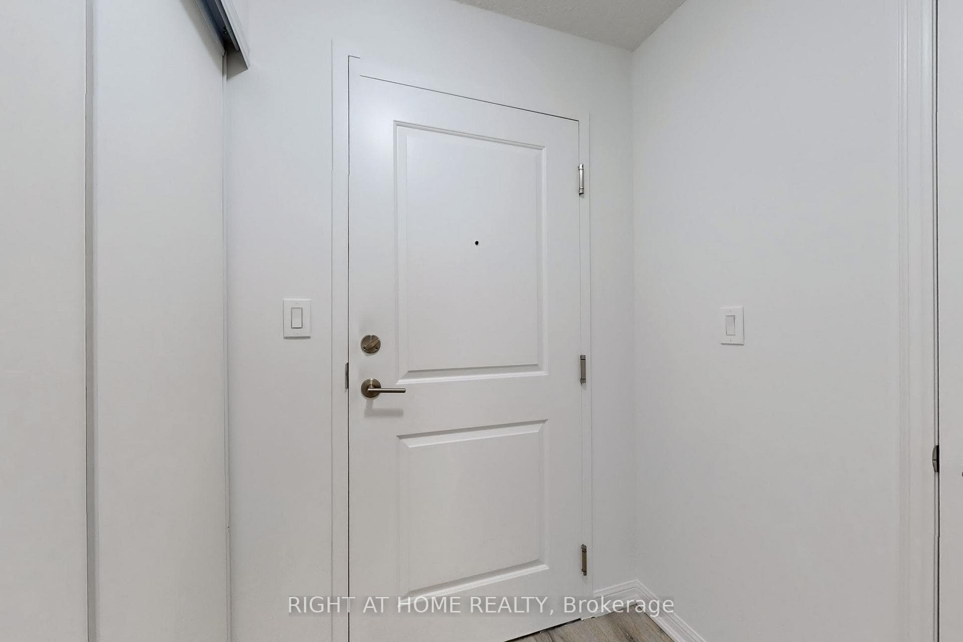 35 Bastion Street Unit 512 photo 24