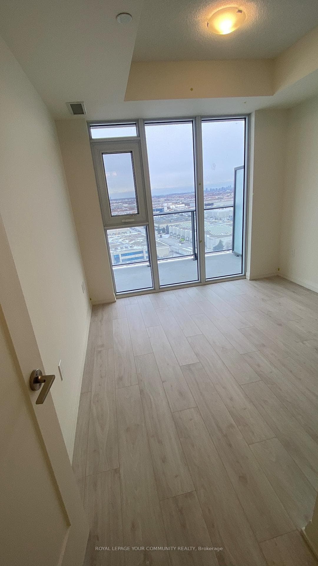 8960 Jane Street Unit 1404 photo 6