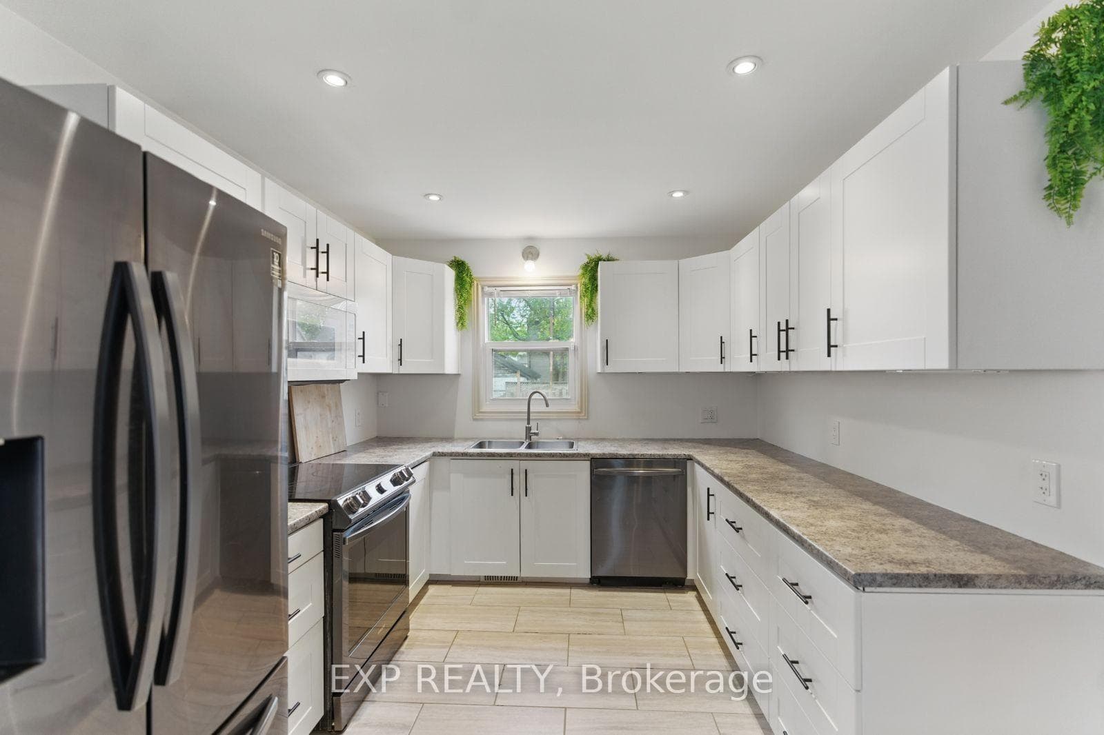 104 SCHOLFIELD Avenue photo 9