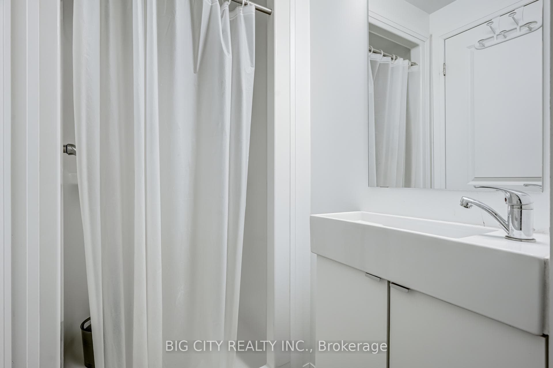 1900 Simcoe Street Unit 515 photo 15