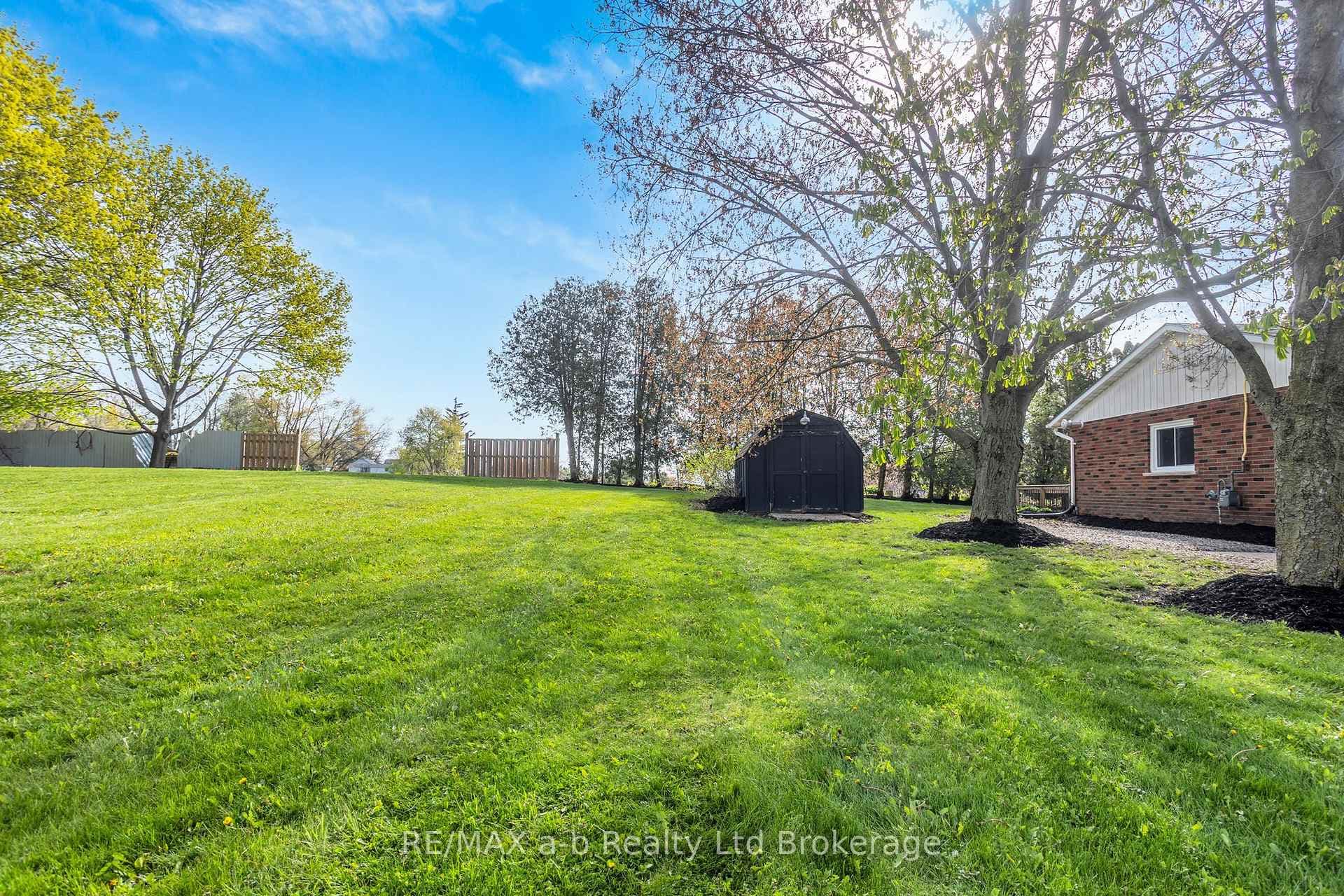 21 PEGGY Avenue photo 27