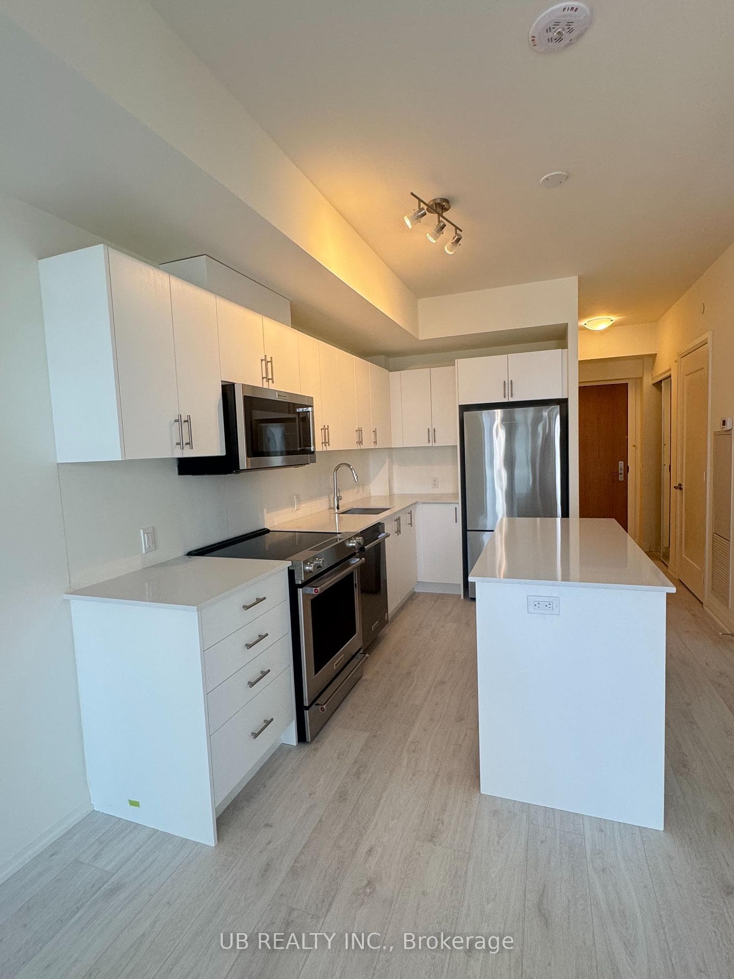 8960 Jane Street Unit 2419 photo 7