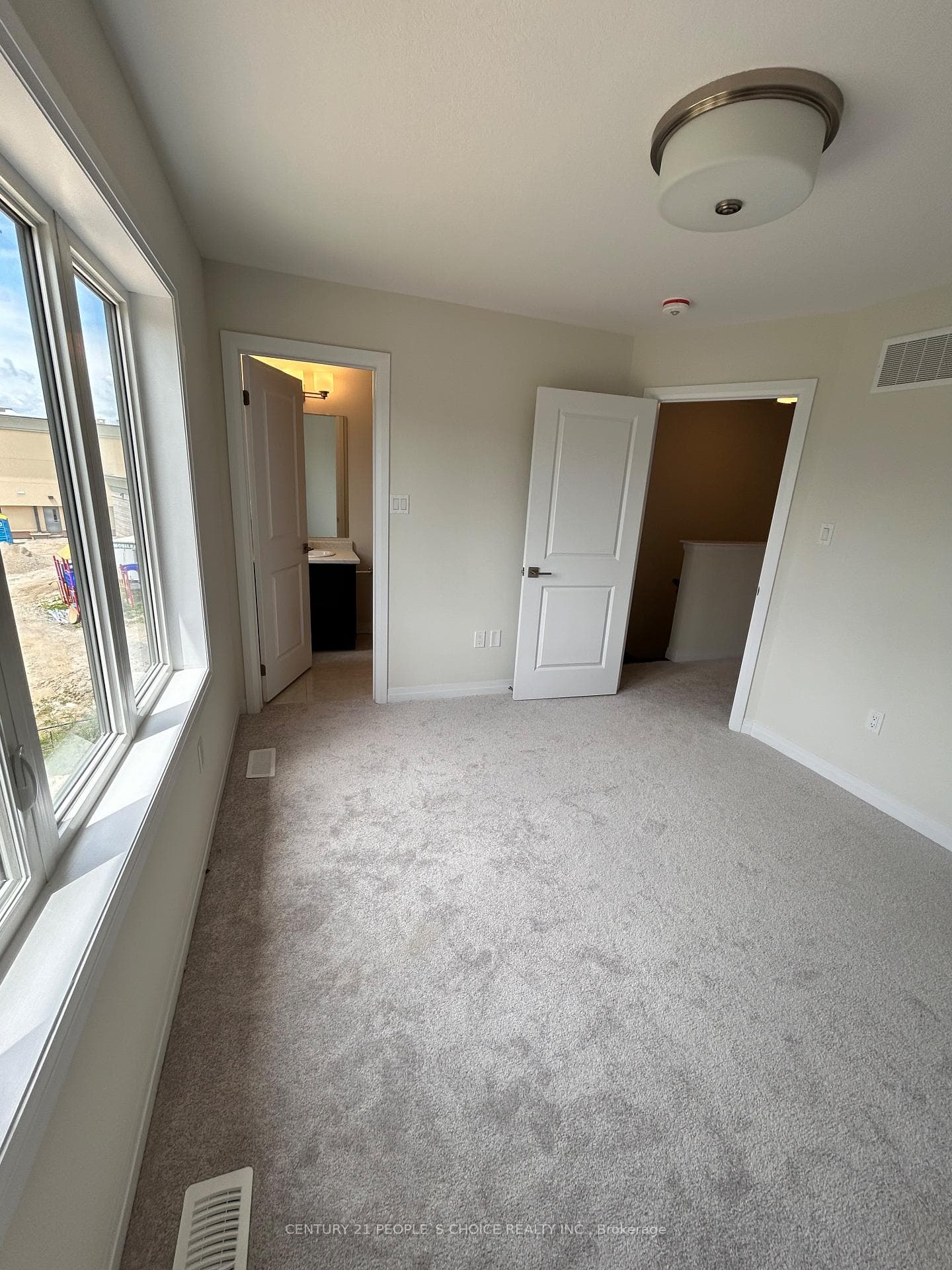 66 Fieldridge Crescent photo 13