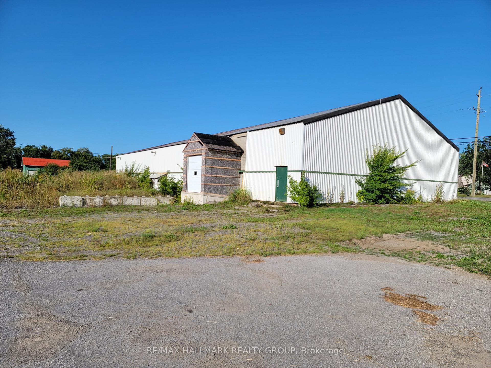 115 Grenville Way photo 2