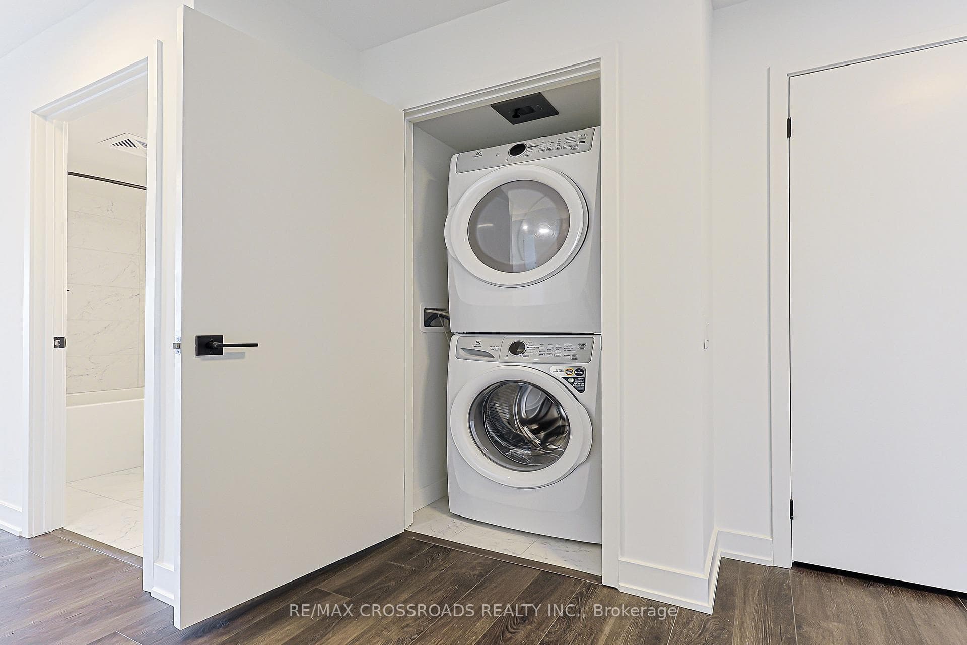 609 Sherbourne Street Unit 1204 photo 32