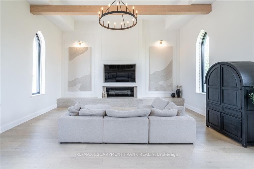 6084 Talbot Road photo 20