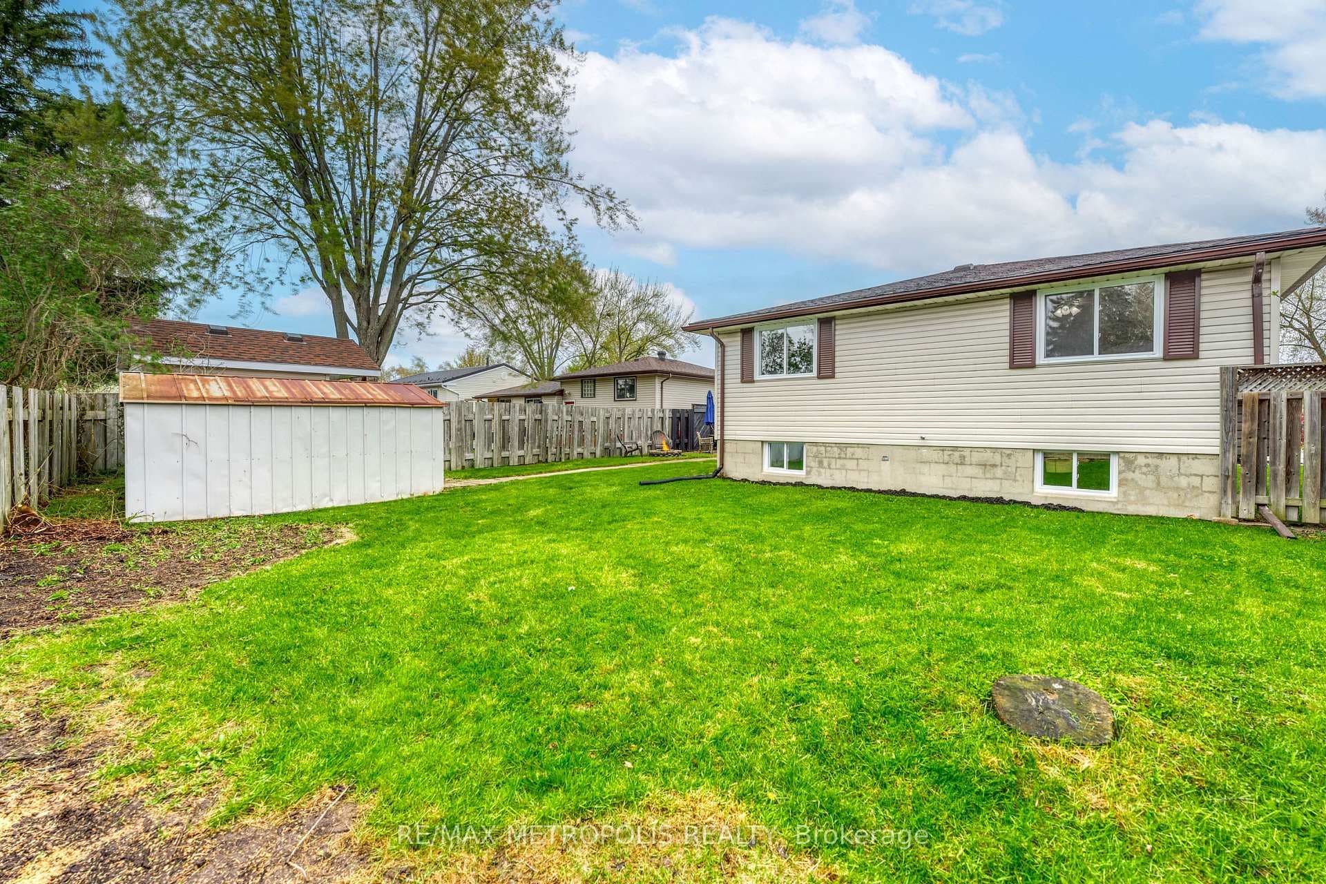 485 Bentinck Drive photo 40