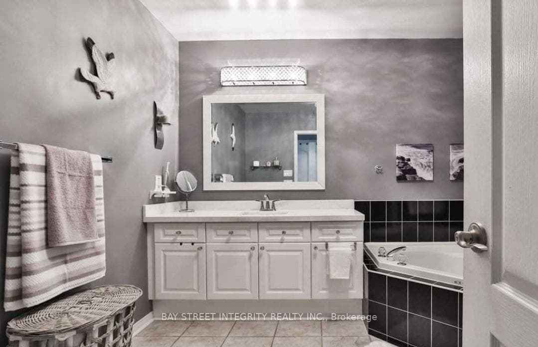 2054 Glenhampton Road photo 15