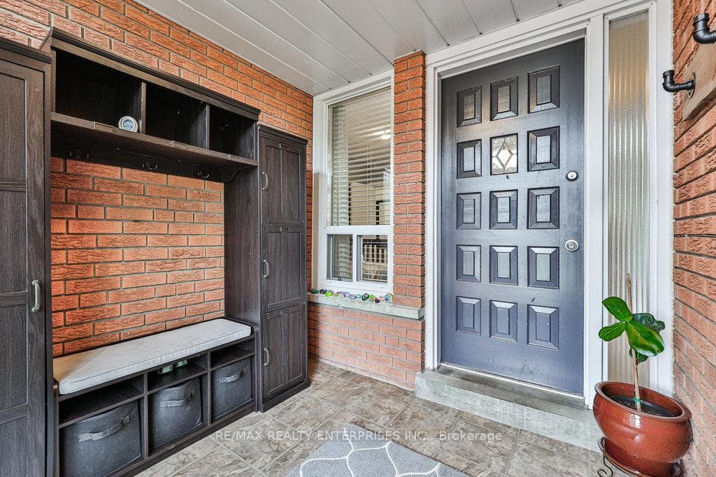 571 Raphael Avenue photo 4