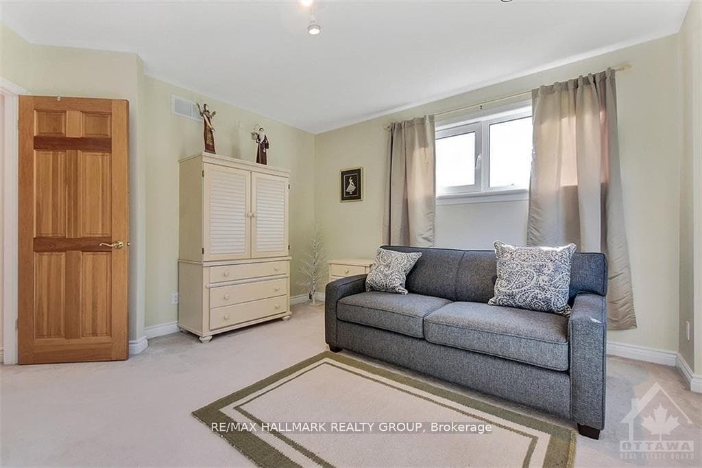 100 Delong Drive photo 20