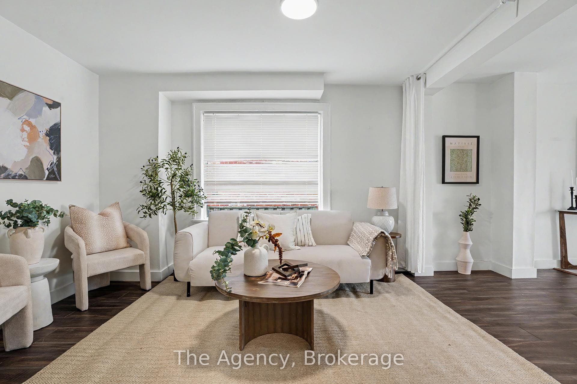 881 Lakeshore Road photo 4