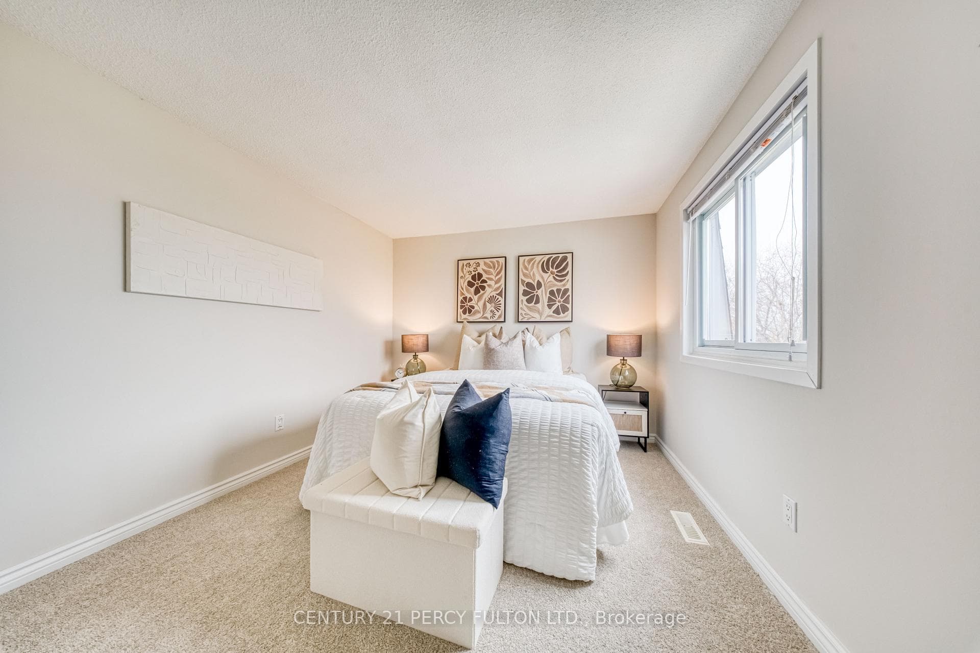 1323 Fenelon Crescent photo 25