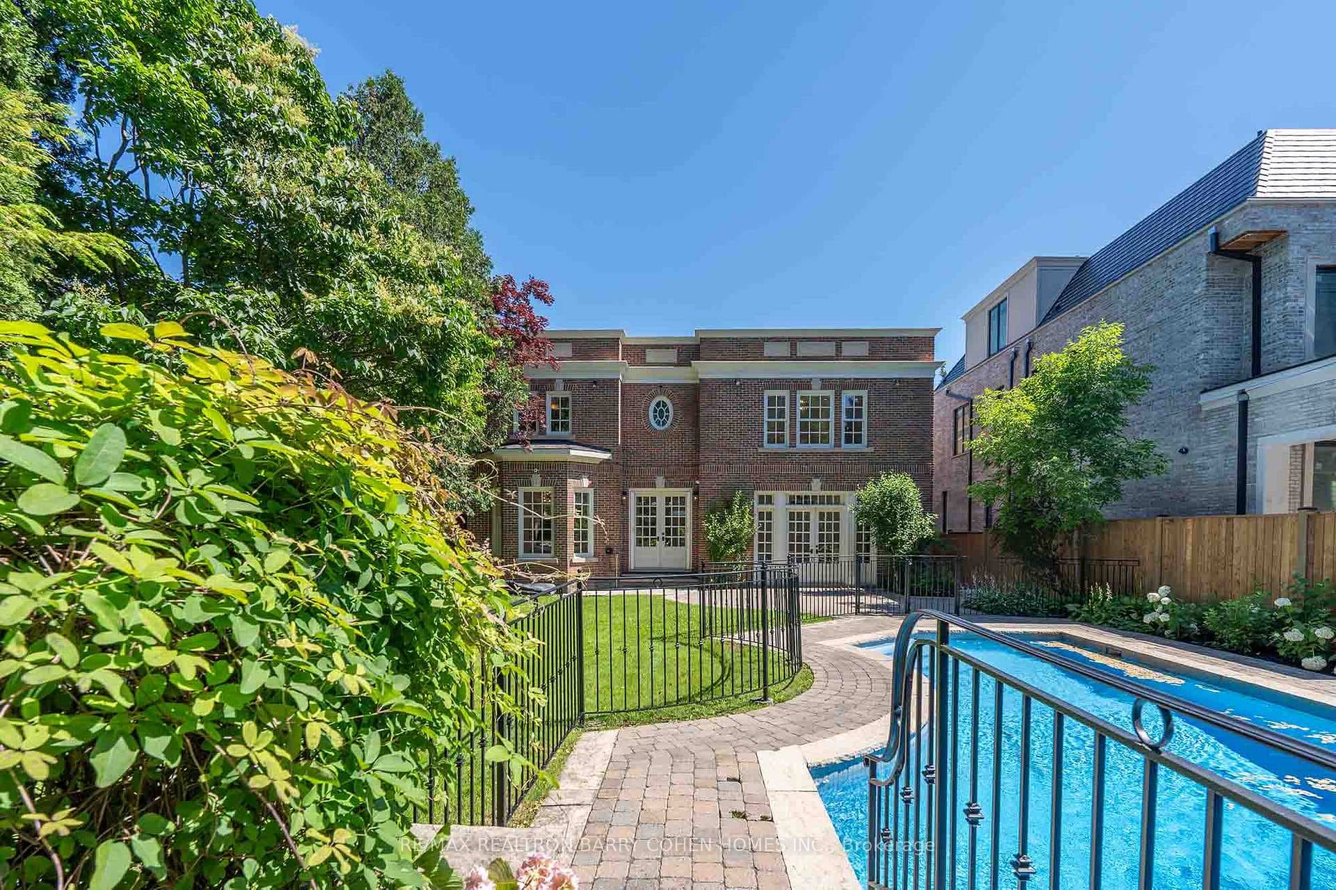 230 Dunvegan Road photo 8