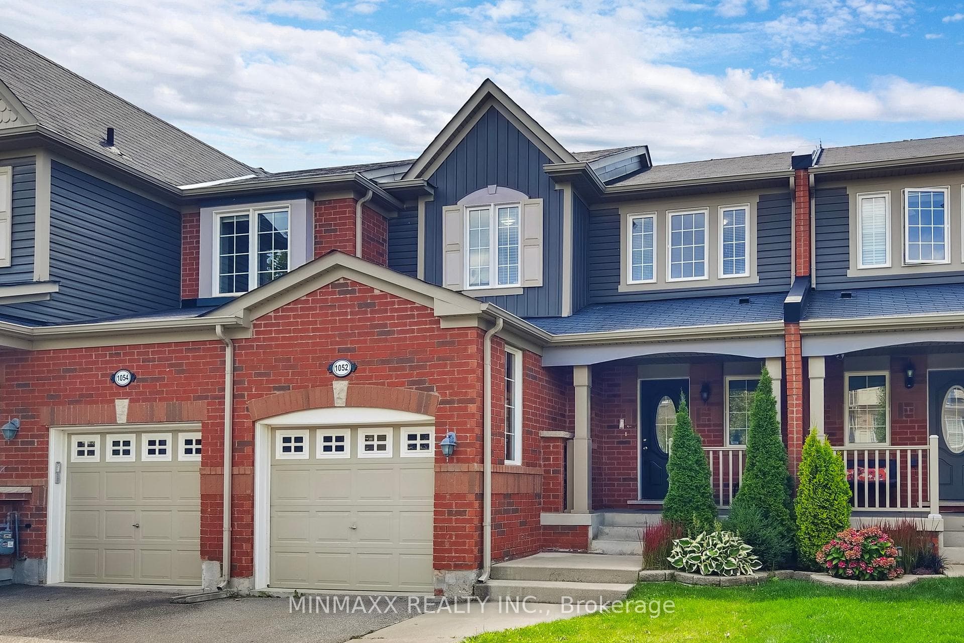 1052 Haxton Heights photo 2