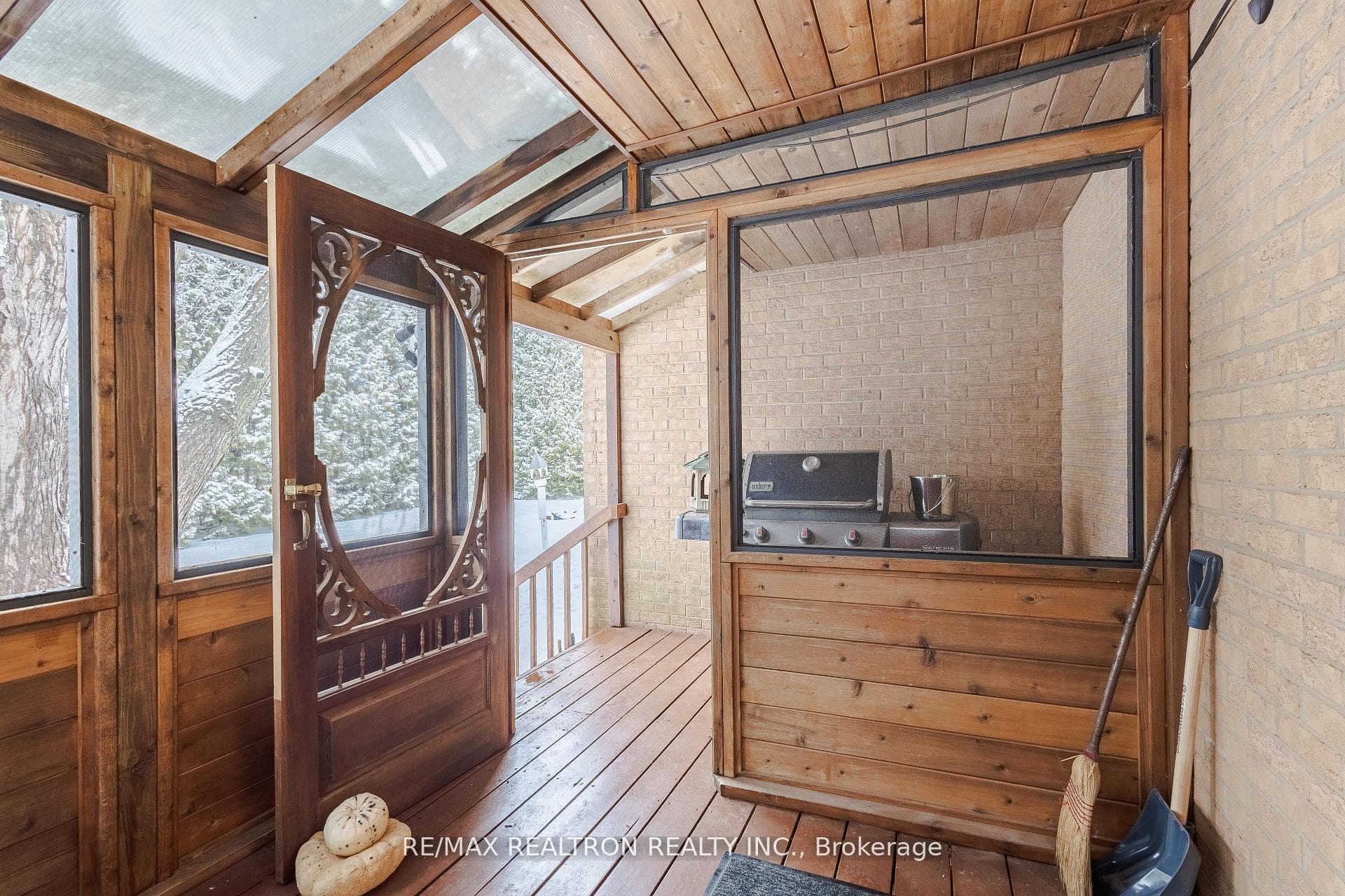 240 Webb Road photo 9