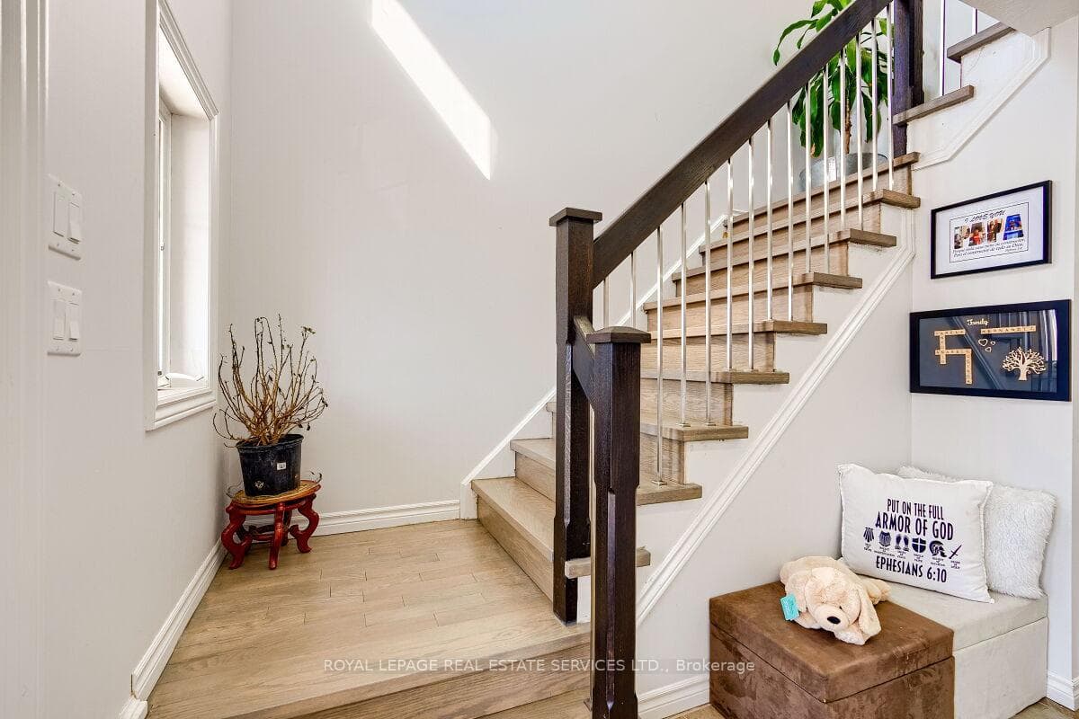 573 Forman Avenue photo 21