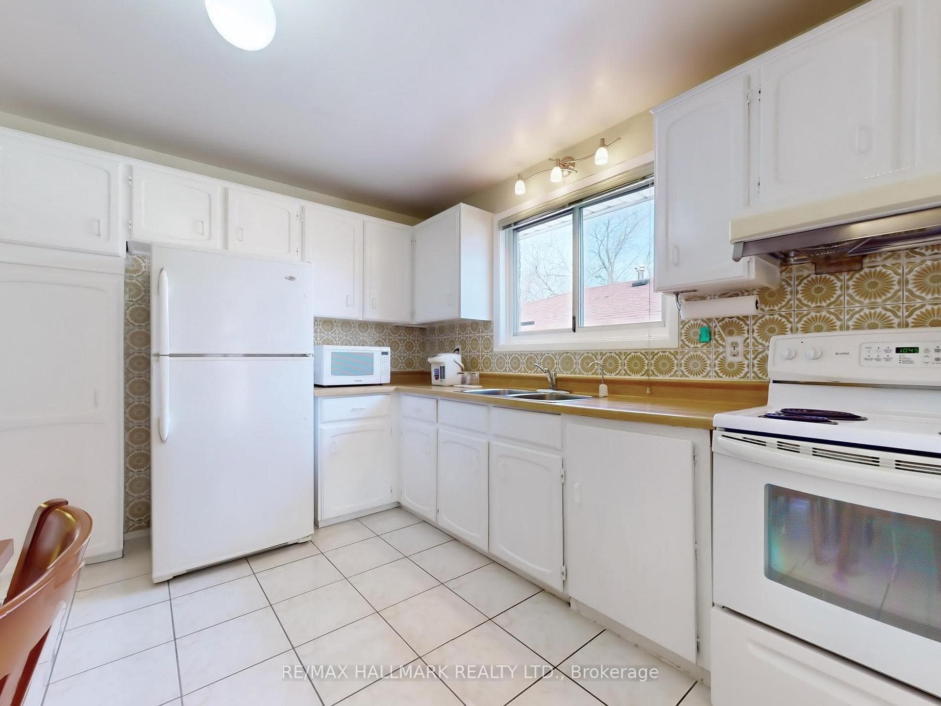 129 Sexton Crescent photo 18