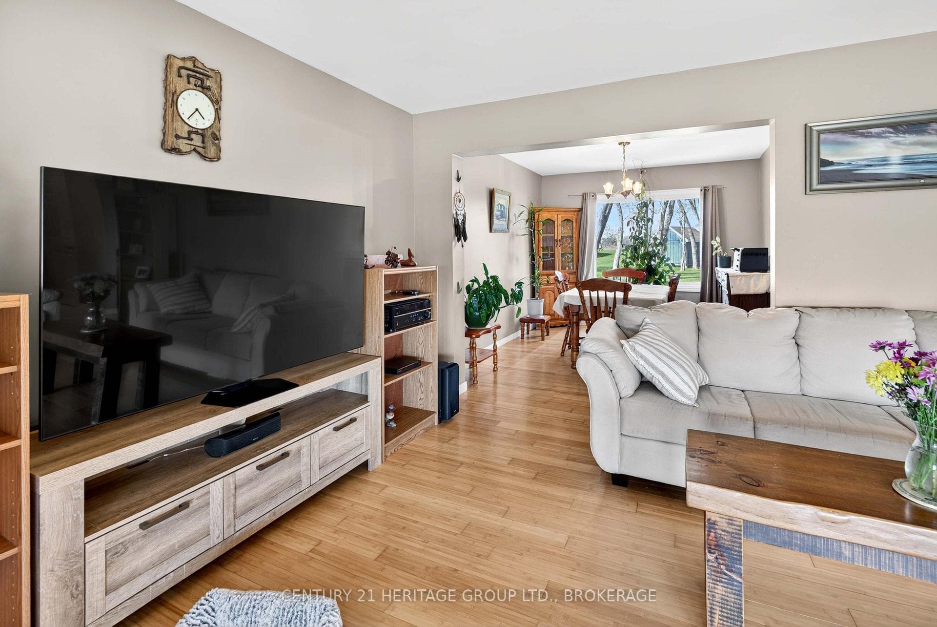 217 Wellington Street photo 11