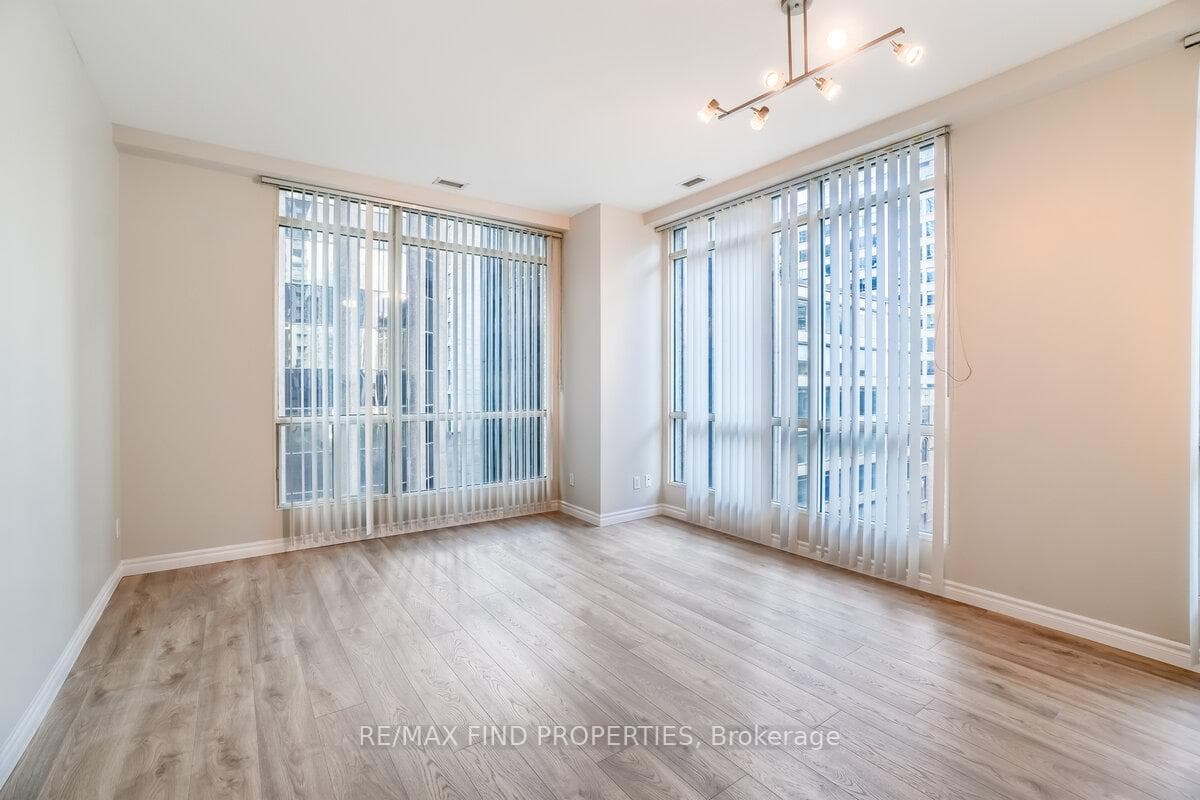 7 King Street Unit 713 photo 6
