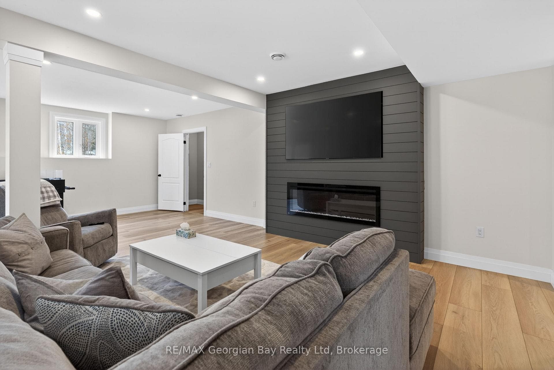 73 Polish Avenue photo 23