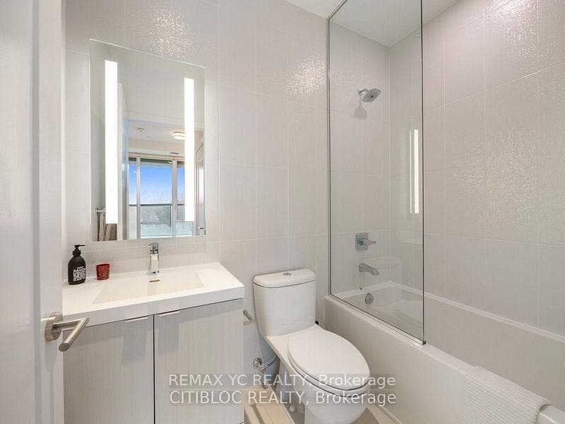 585 Bloor Street Unit 317 photo 18