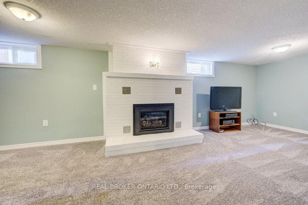 87 Southwood Drive photo 29