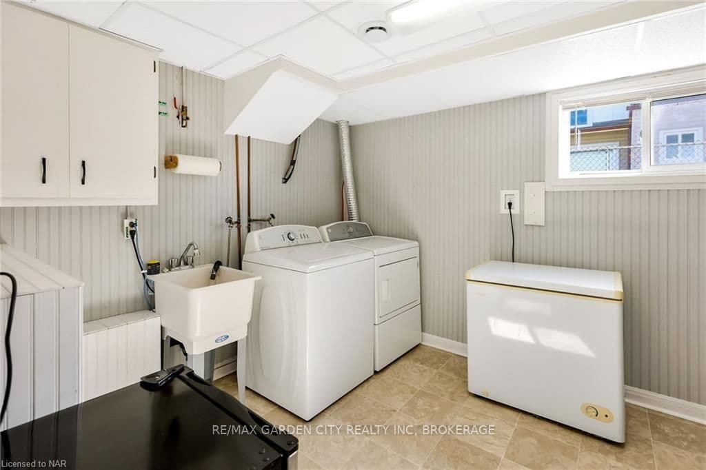 24 RUNNYMEDE Road photo 43