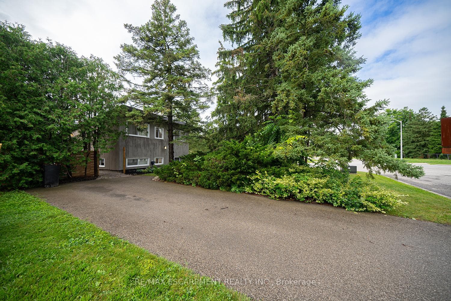 122 Balmoral Drive photo 4