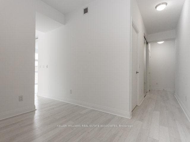220 Victoria Street Unit 707 photo 14