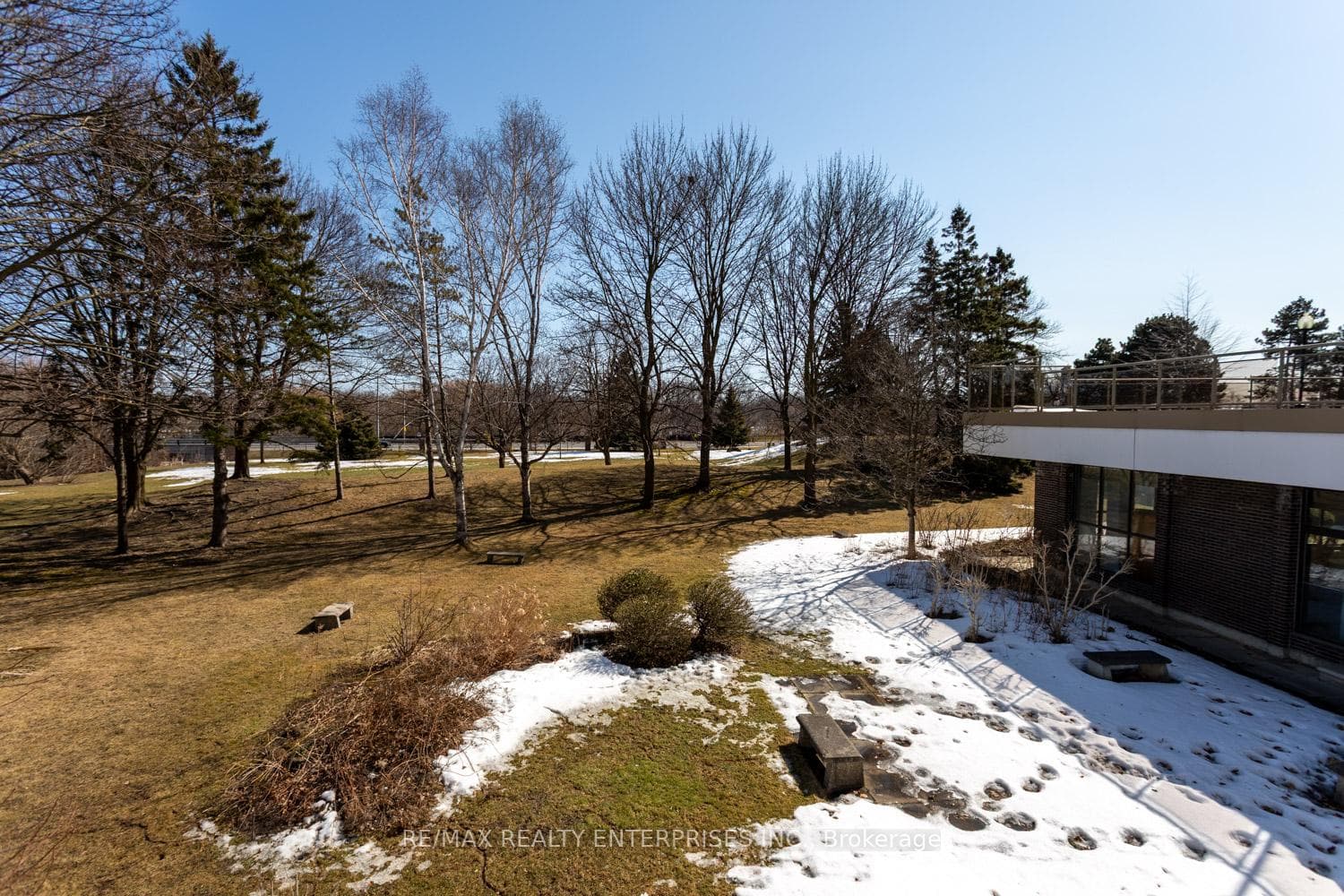 1535 Lakeshore Road Unit 404 photo 46