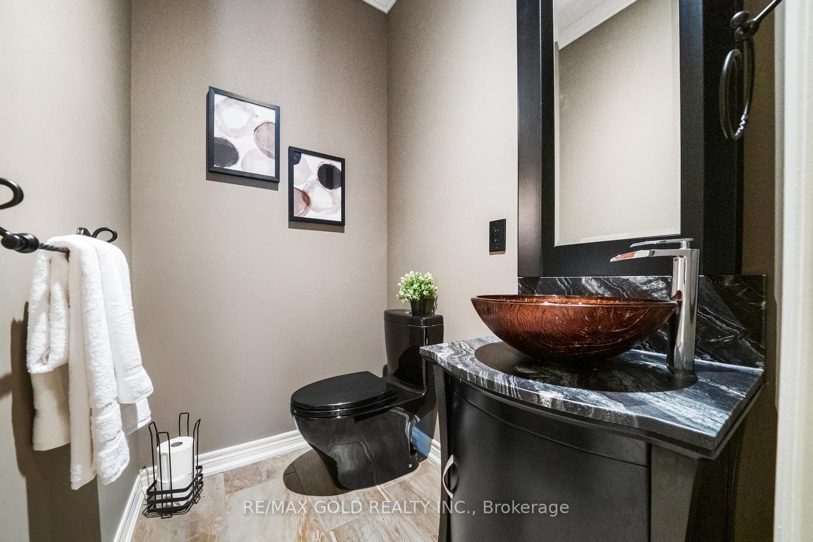 1072 Forestvale Drive photo 13
