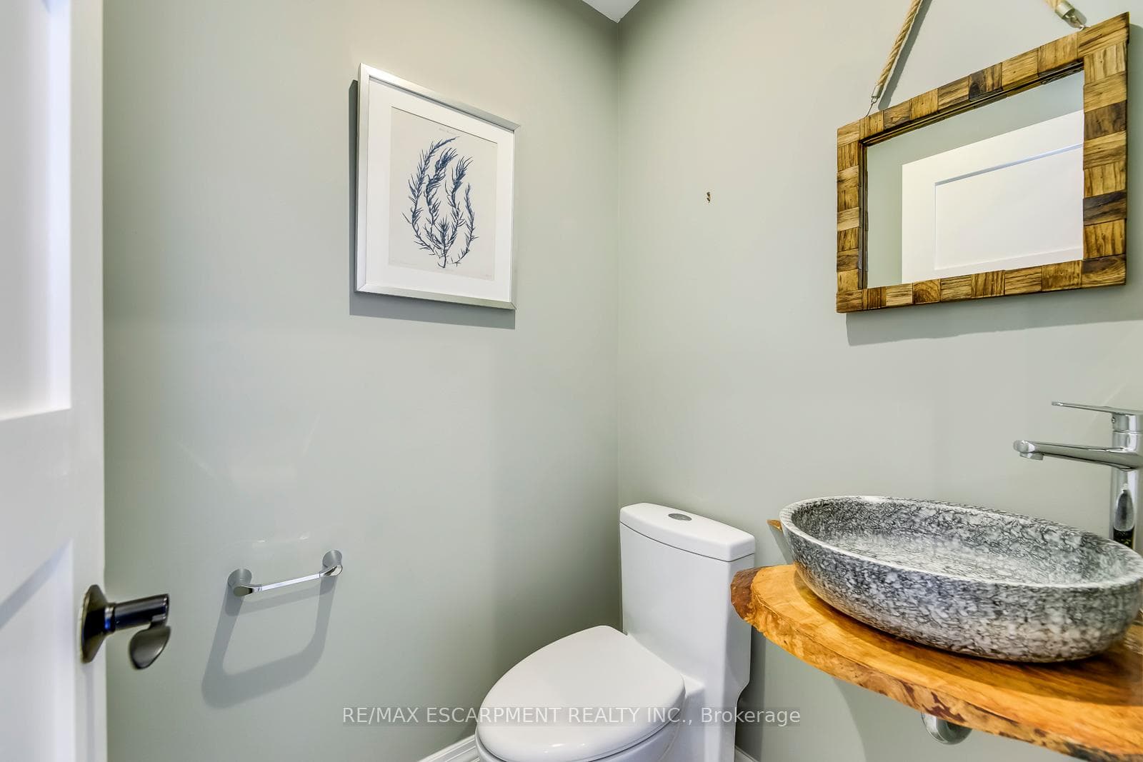 316 Cairncroft Road photo 18