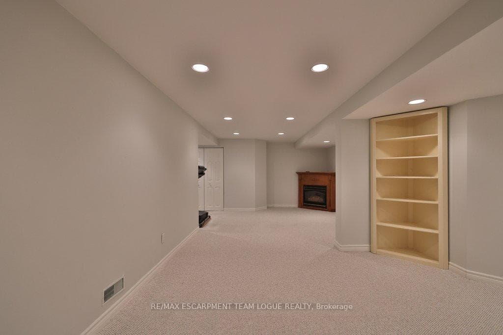 2193 Woodglen Crescent photo 32