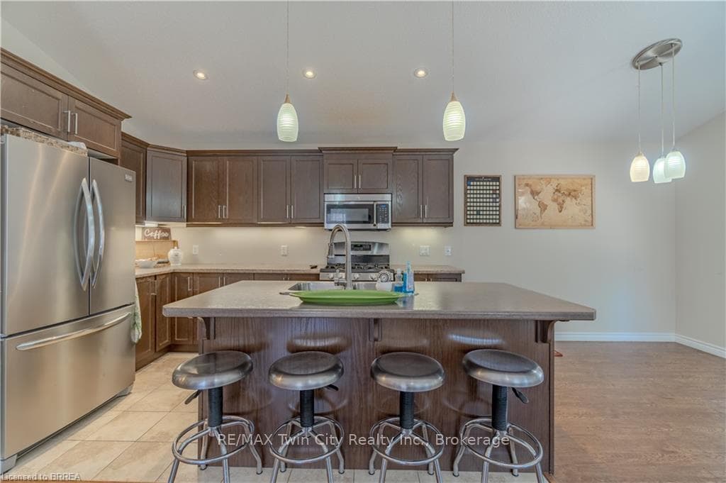 111 Peel Street photo 3