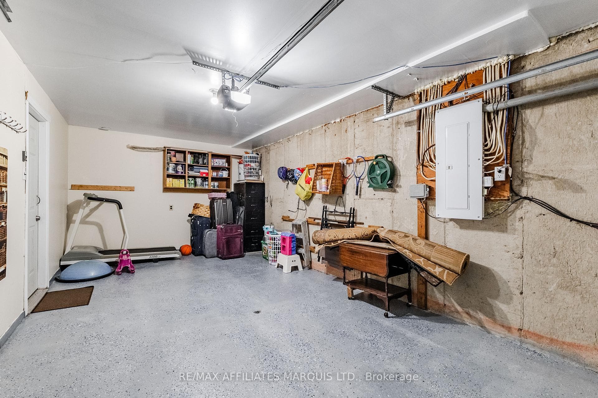 812 Glengarry Boulevard photo 37