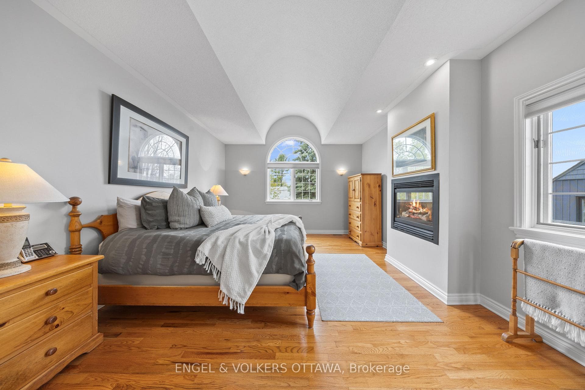 1014 Stormont Street photo 25
