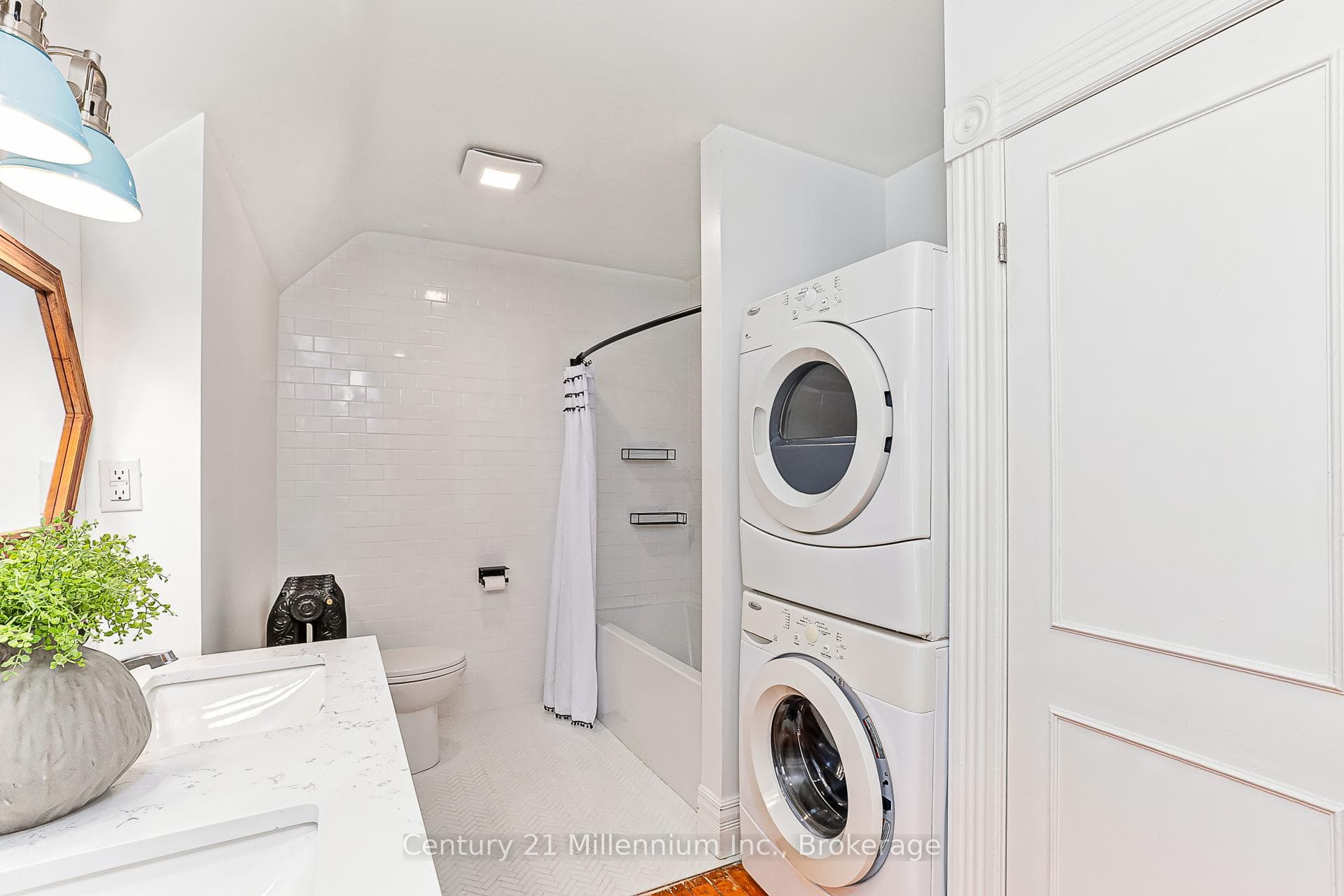 285 Maple Street photo 44