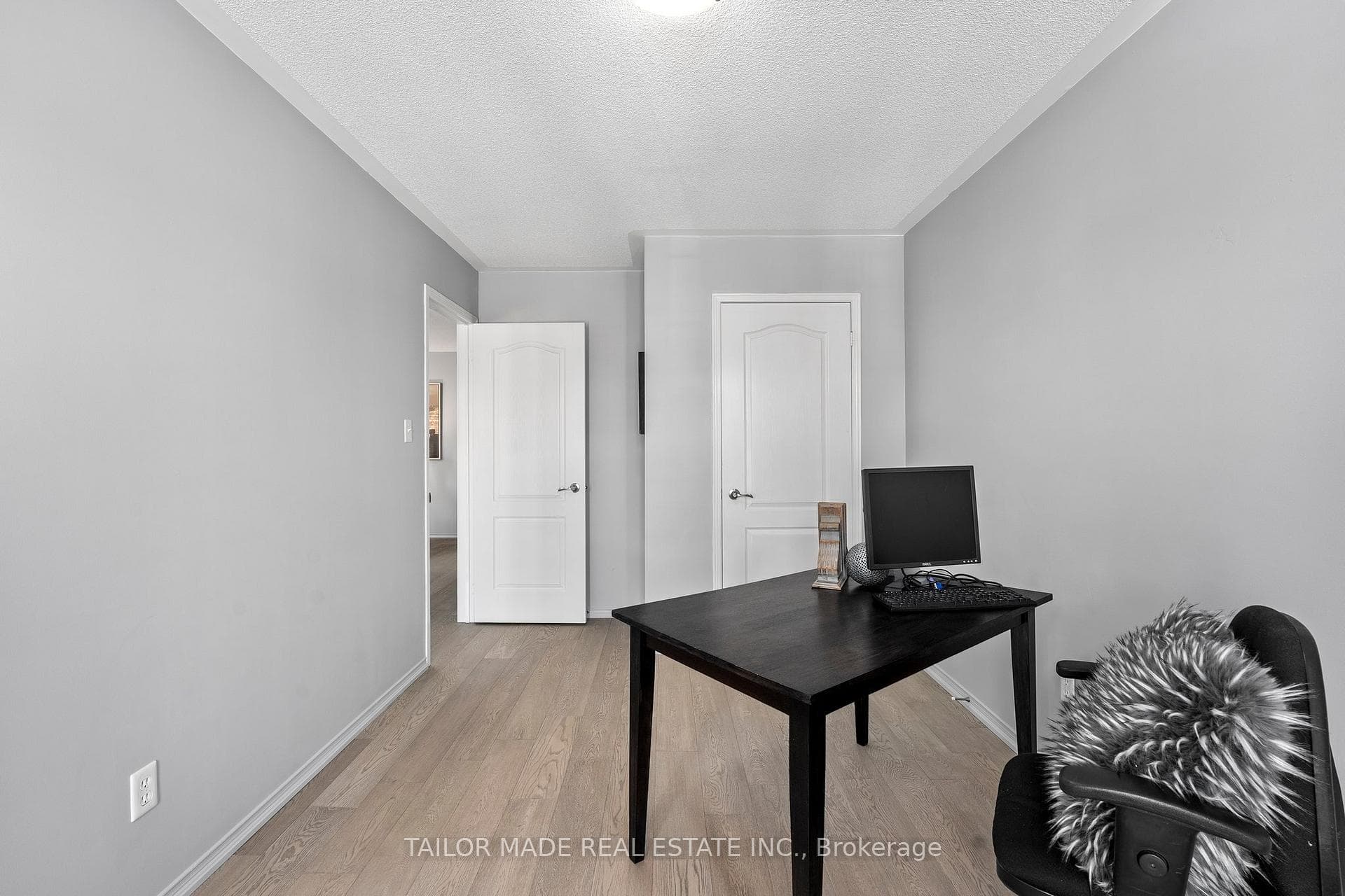 38 THORNBUSH Boulevard photo 20