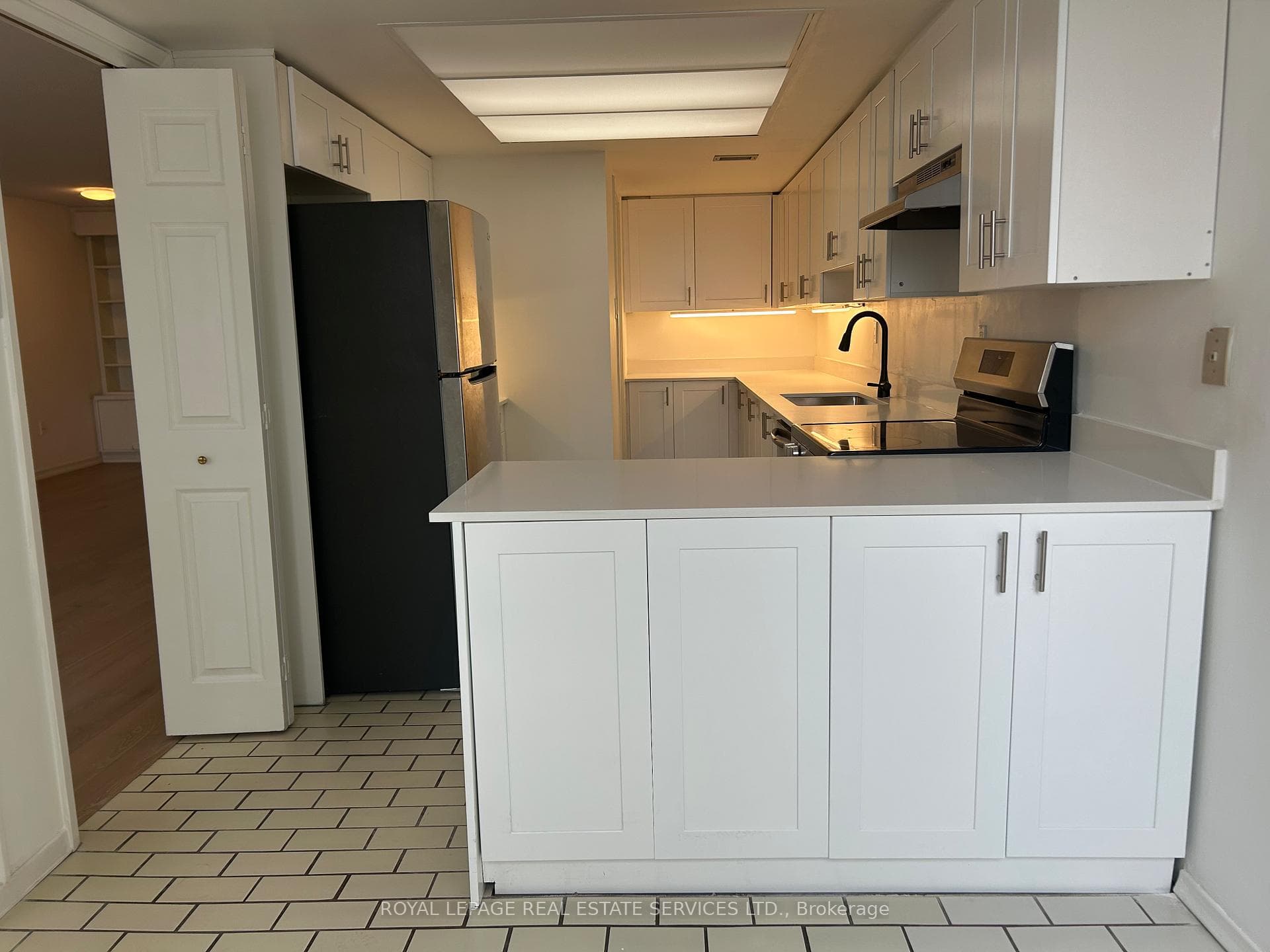 360 Bloor Street Unit 901 photo 15