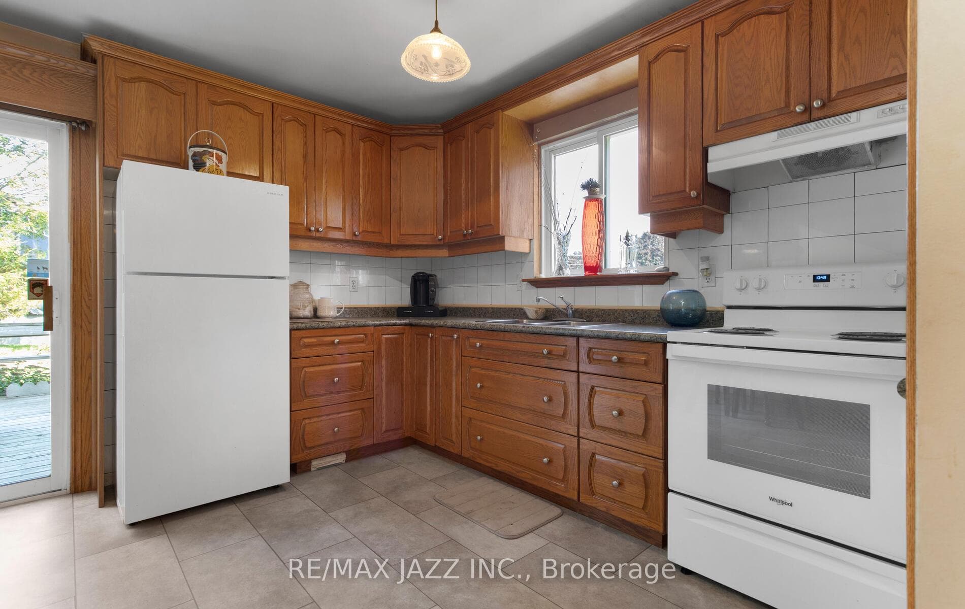 290 Chaleur Avenue photo 15