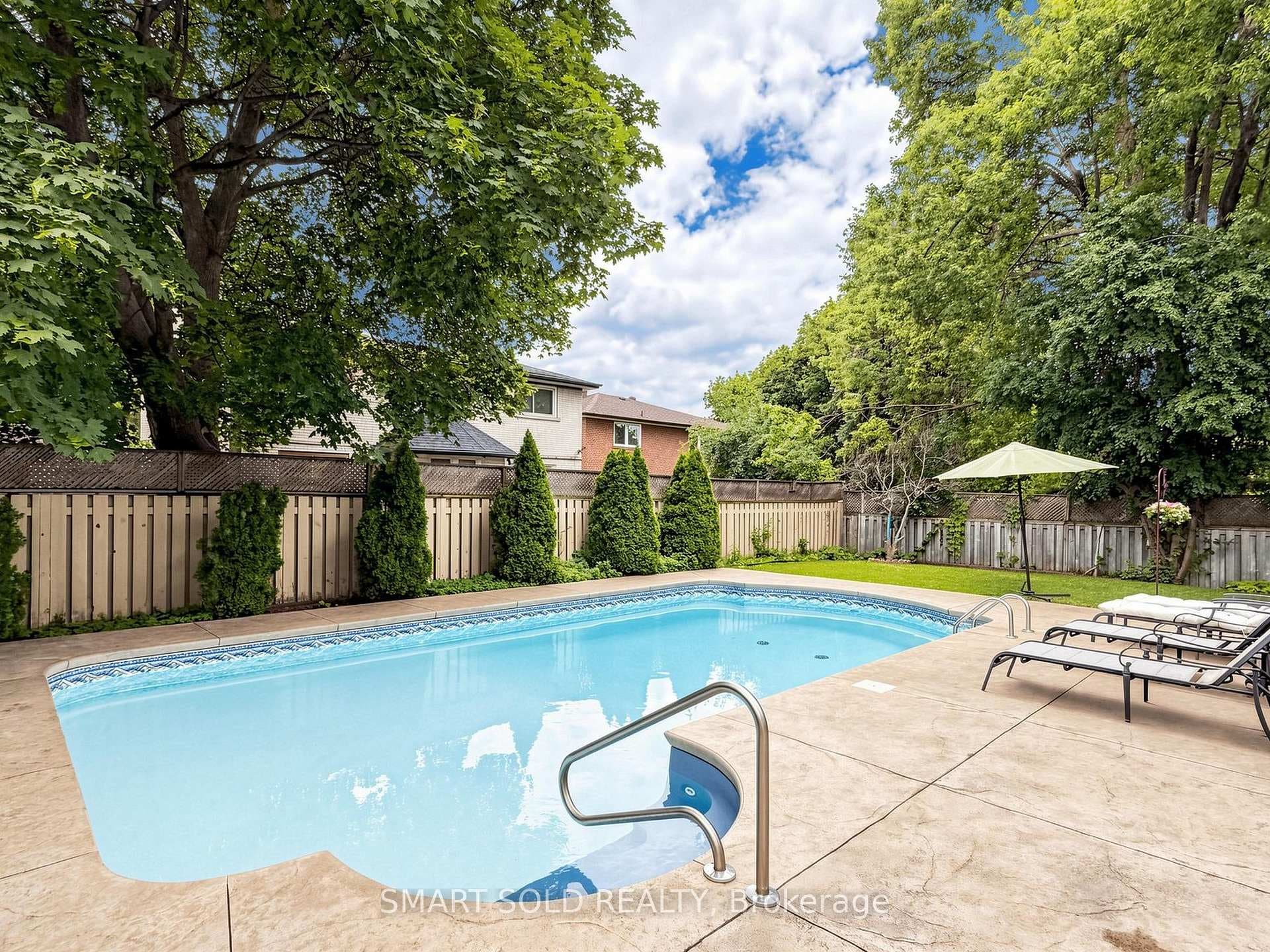 83 Fisherville Road photo 40